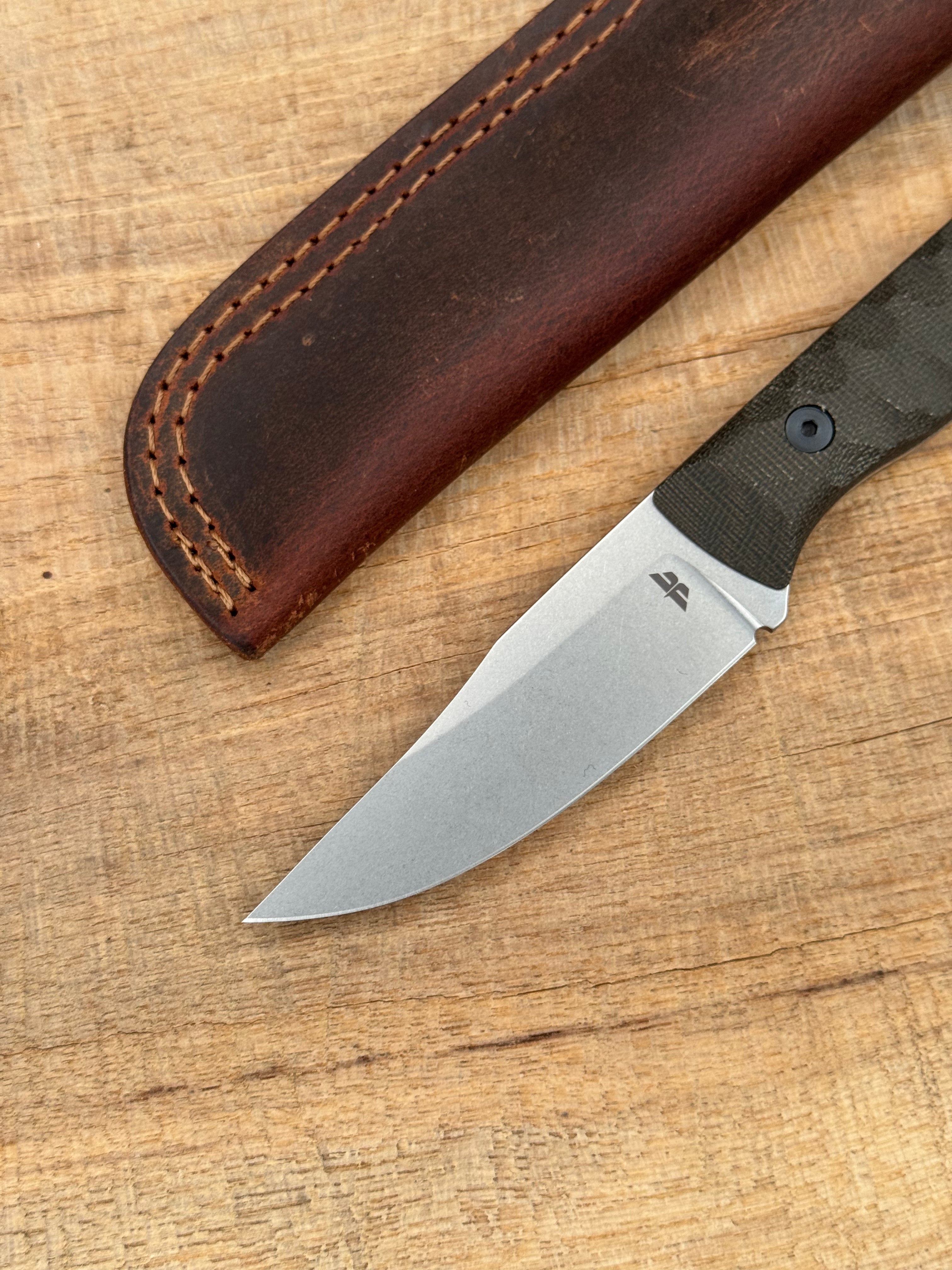 Textured Bruin (Clippoint)